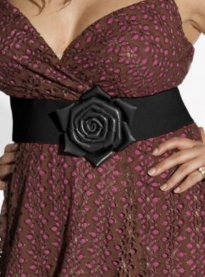 модные аксессуары для полных девушек - черный пояс с цветком
