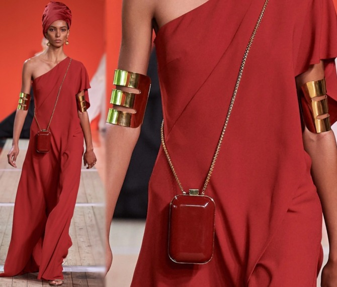 маленькая красная сумка-малютка мыльница на металлической цепочке к красному вечернему платью из весенне-летней коллекции 2020 года Elie Saab