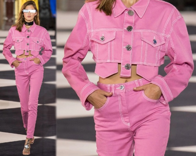 джинсовый костюм ярко-розового цвета весна-лето 2020 от Balmain