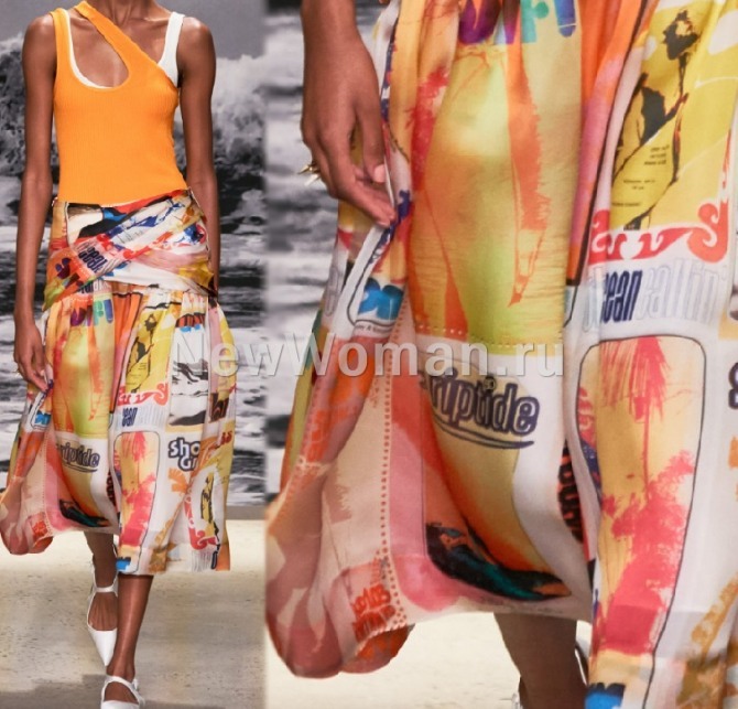 юбки с модных показов весна-лето 2020 - шелковая с плакатным принтом длина миди, образ дополнен двухслойным топом-майкой