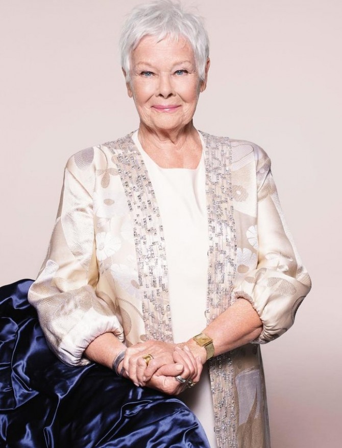 Обложка модного журнала Vogue, Джуди Денч, 85 лет - шелковое вечернее платье-халат