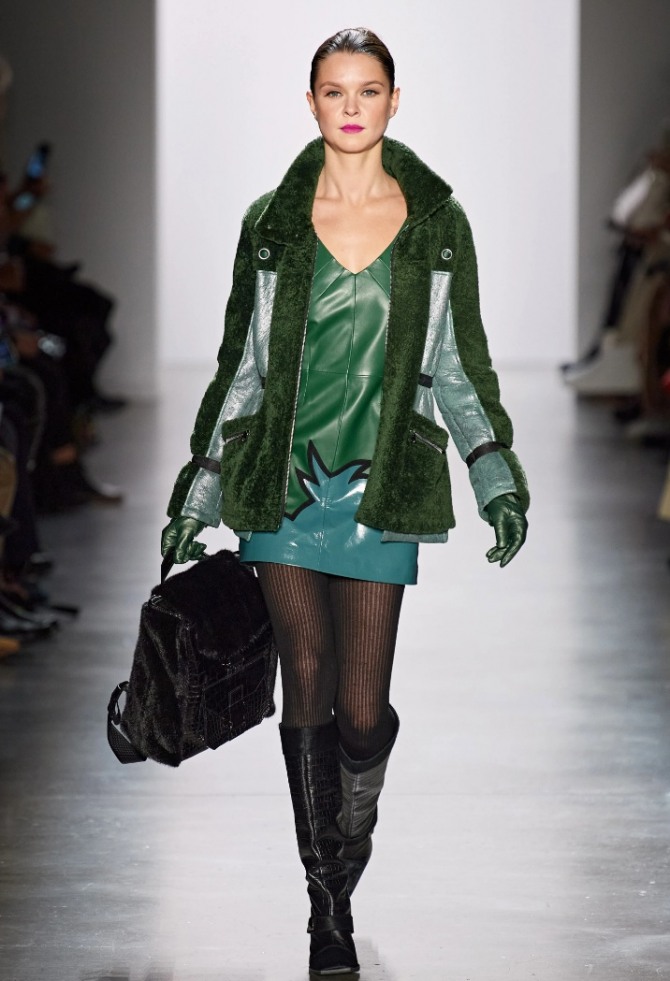комбинированная зимняя женская куртка 2021 года - кожа и плюш в зеленой цветовой гамме из коллекции Dennis Basso осень-зима 2020 -2021