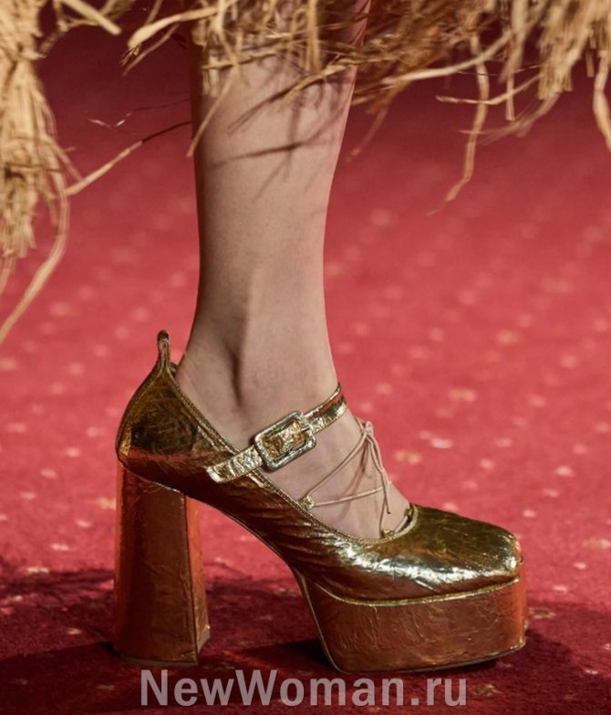 женские туфли 2024 года золото металлик на высоком устойчивом каблуке и с платформой в носочной части