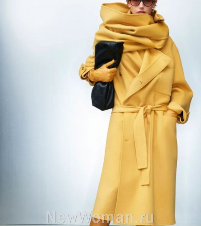 модное женское желтое пальто 2025 года с высоким шарфом-хомутом из той же ткани