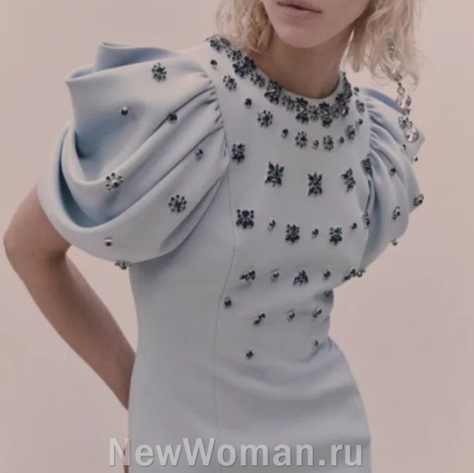  горячий тренд женской моды 2025 - платье с пышными рукавами-буфами