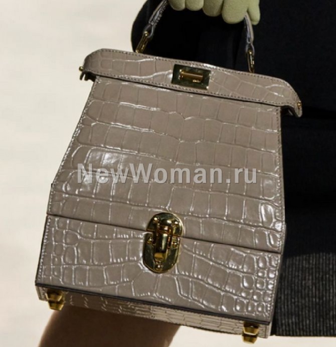 сумка цвет капучино, принт под кожу крокодила, женская сумка-сундук жесткой формы с мягким верхом в форме трапеции