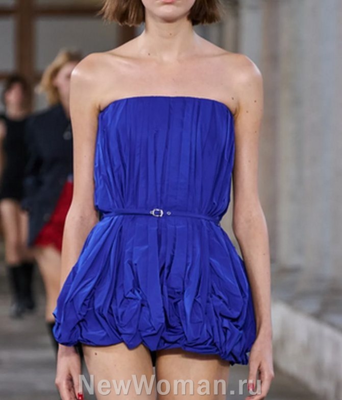 мини-платье для девушки из вискозы с буфами на подоле с градиентом фиолетово-голубого цвета