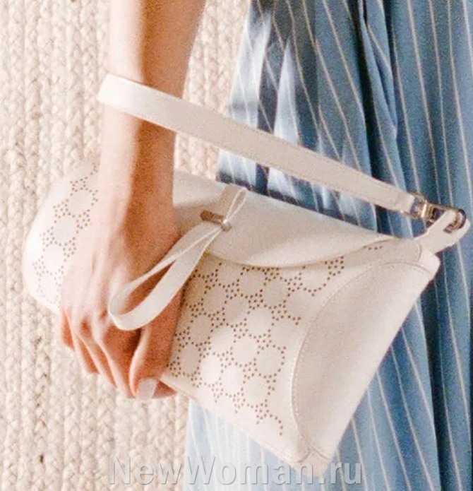  белая летняя сумка с асимметричным дизайном в виде полукруга