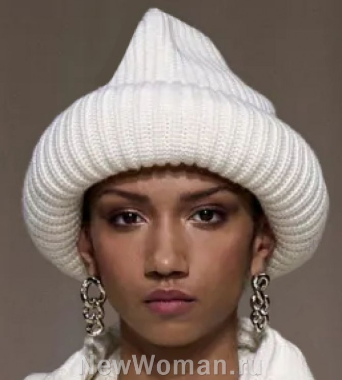 вязаные женские шапки тренды 2025 года - шапка-колпак, шапка-чалма