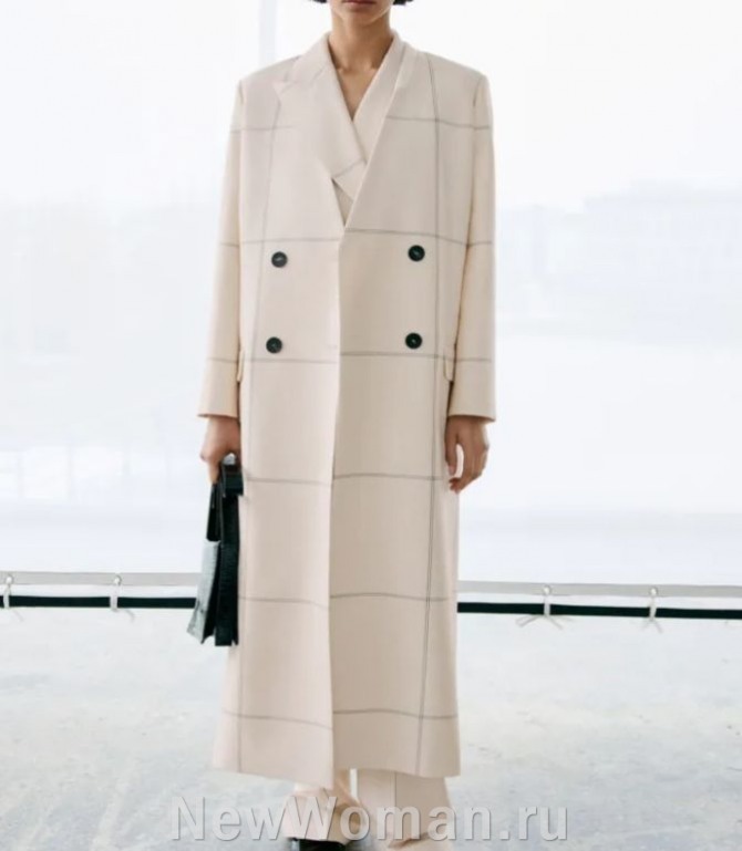 длинное прямое белое женское пальто без воротника