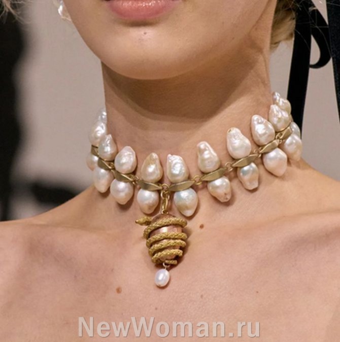модные украшения 2025 года с вечернему платью, ожерелье из больших жемчужин