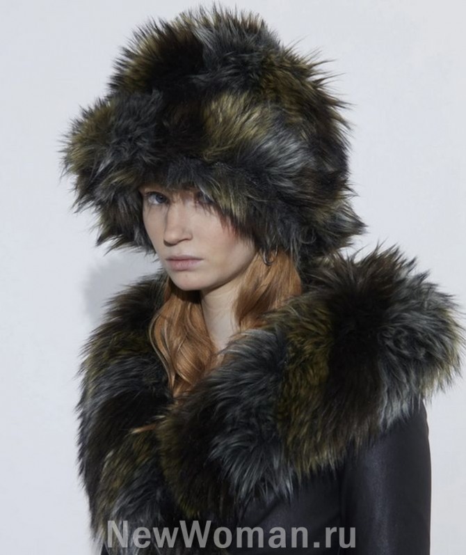 меховой шалевый воротник и женская шапка к зимнему пальто 2025 года от бренда Jitrois
