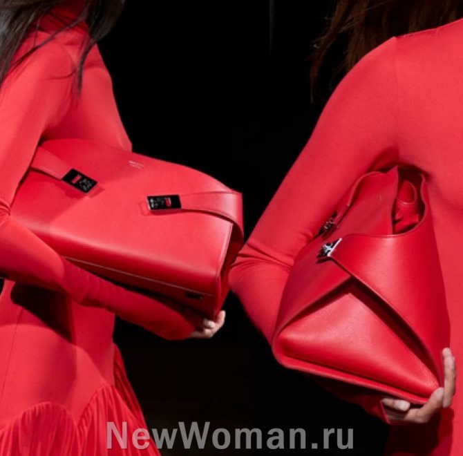 кожаная женская сумка без ручек красного цвета