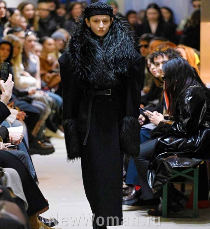  женское модное пальто Зима 2025 с меховым воротником и меховыми манжетами - Vautrait FALL 2024 READY-TO-WEAR, Париж